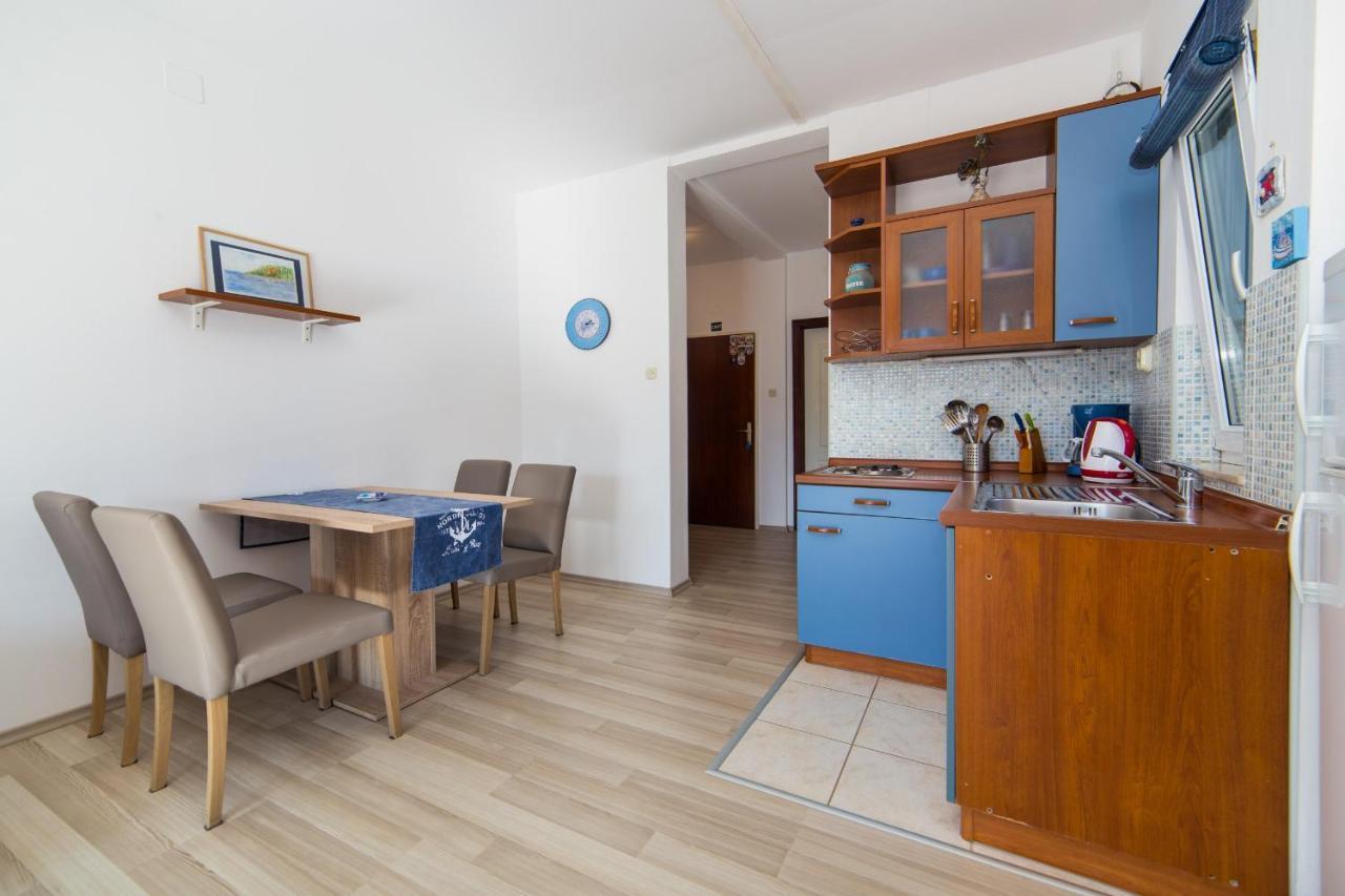 Apartments By The Sea Brist, Makarska - 11078 Exterior foto