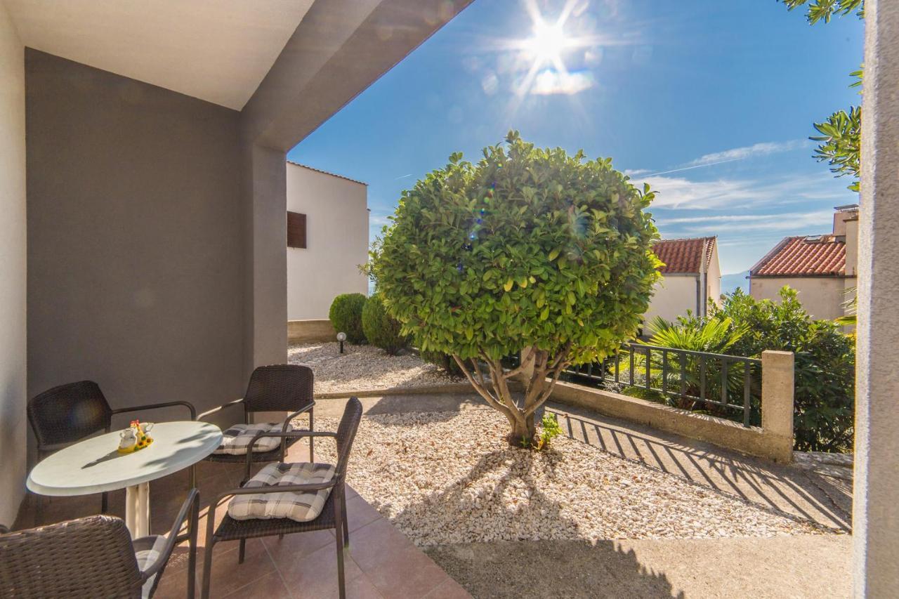 Apartments By The Sea Brist, Makarska - 11078 Exterior foto