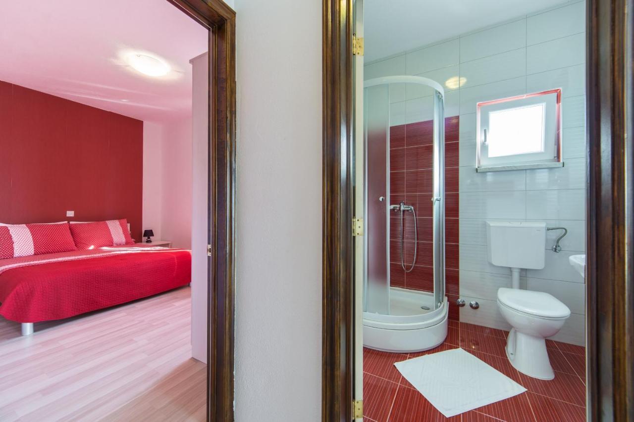 Apartments By The Sea Brist, Makarska - 11078 Exterior foto