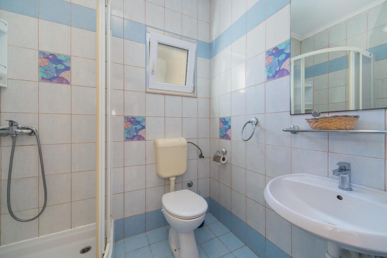 Apartments By The Sea Brist, Makarska - 11078 Exterior foto