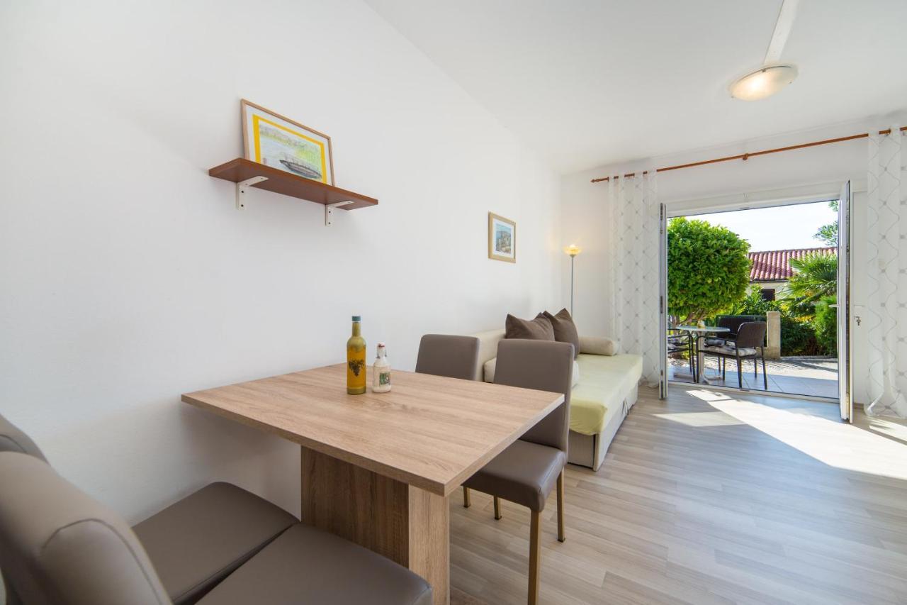 Apartments By The Sea Brist, Makarska - 11078 Exterior foto
