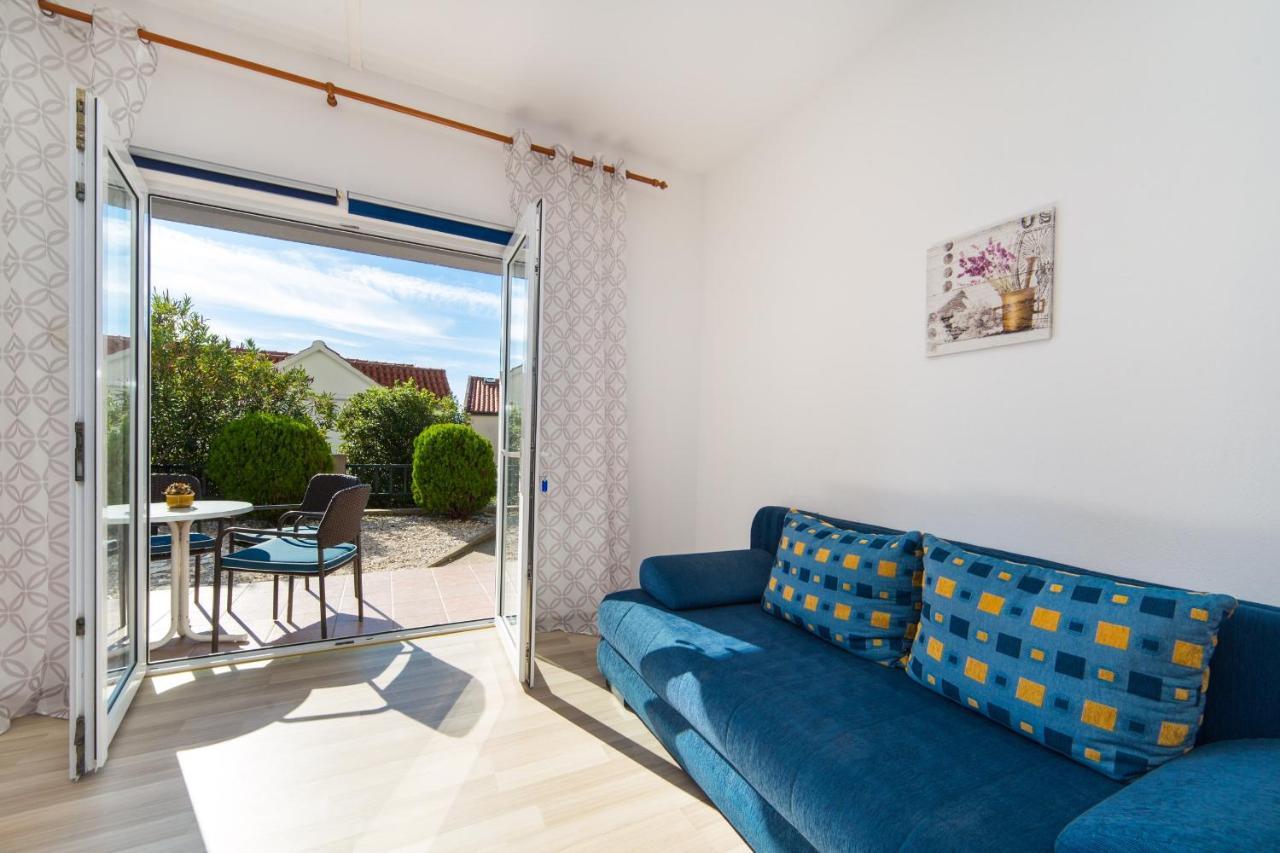 Apartments By The Sea Brist, Makarska - 11078 Exterior foto