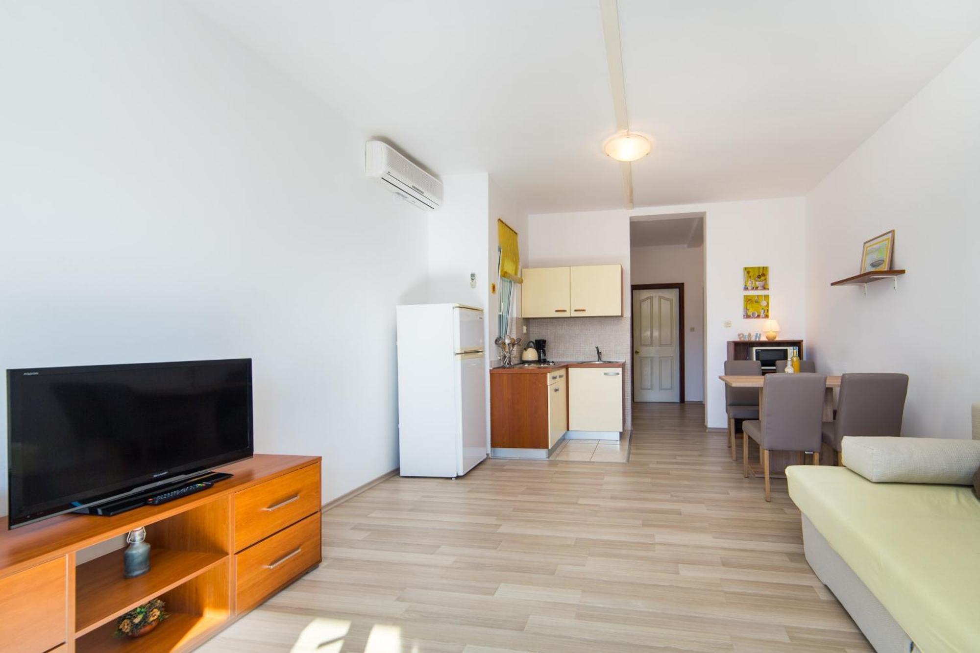 Apartments By The Sea Brist, Makarska - 11078 Quarto foto