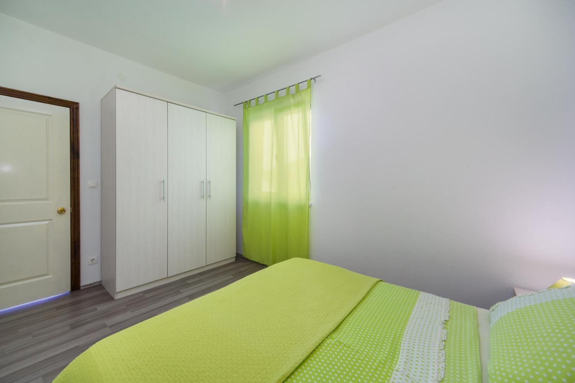 Apartments By The Sea Brist, Makarska - 11078 Quarto foto
